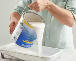 Il latte fresco può essere utilizzato per rimuovere l'odore della vernice
