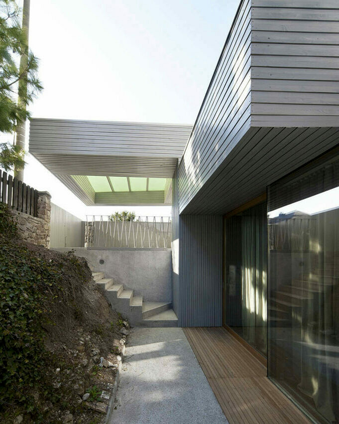 Villa T-Extension / OFIS Architects